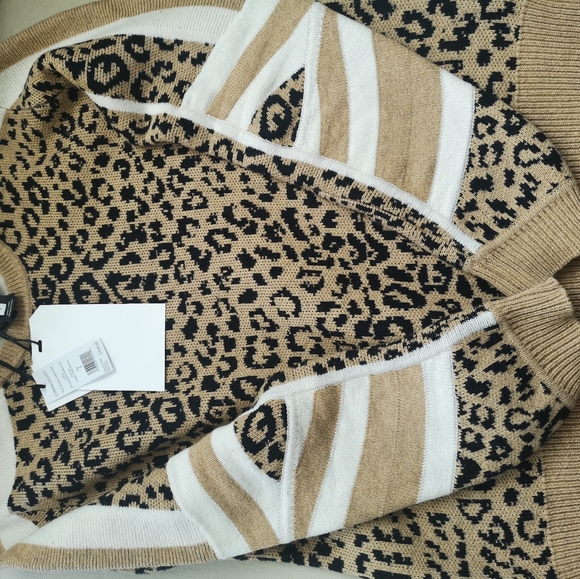 Sweater leopard print. - Picture 4 of 7